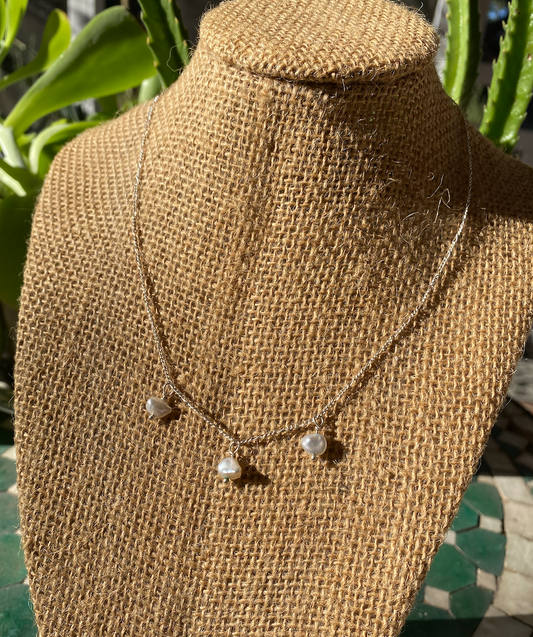 Dainty triple pearl necklace