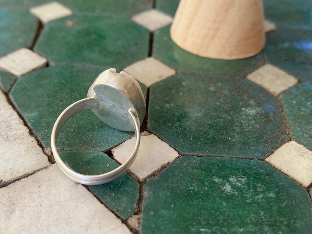 Small Cowrie Ring -5.25
