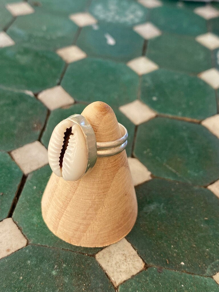 Small Cowrie Ring -5.25
